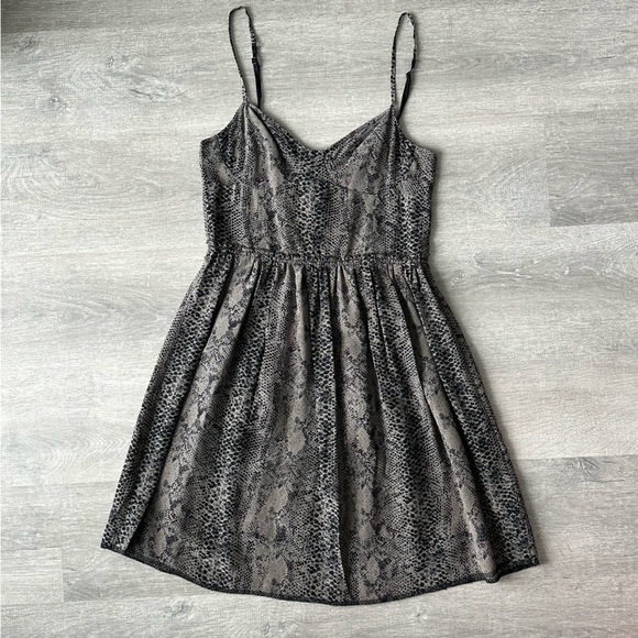 Wilfred Dresses & Skirts - Aritzia Wilfred 100% Silk snake print fit & flare festival dress